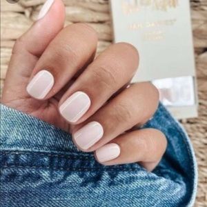 Red Aspen Nail Dash, Winnie’s in White Sands